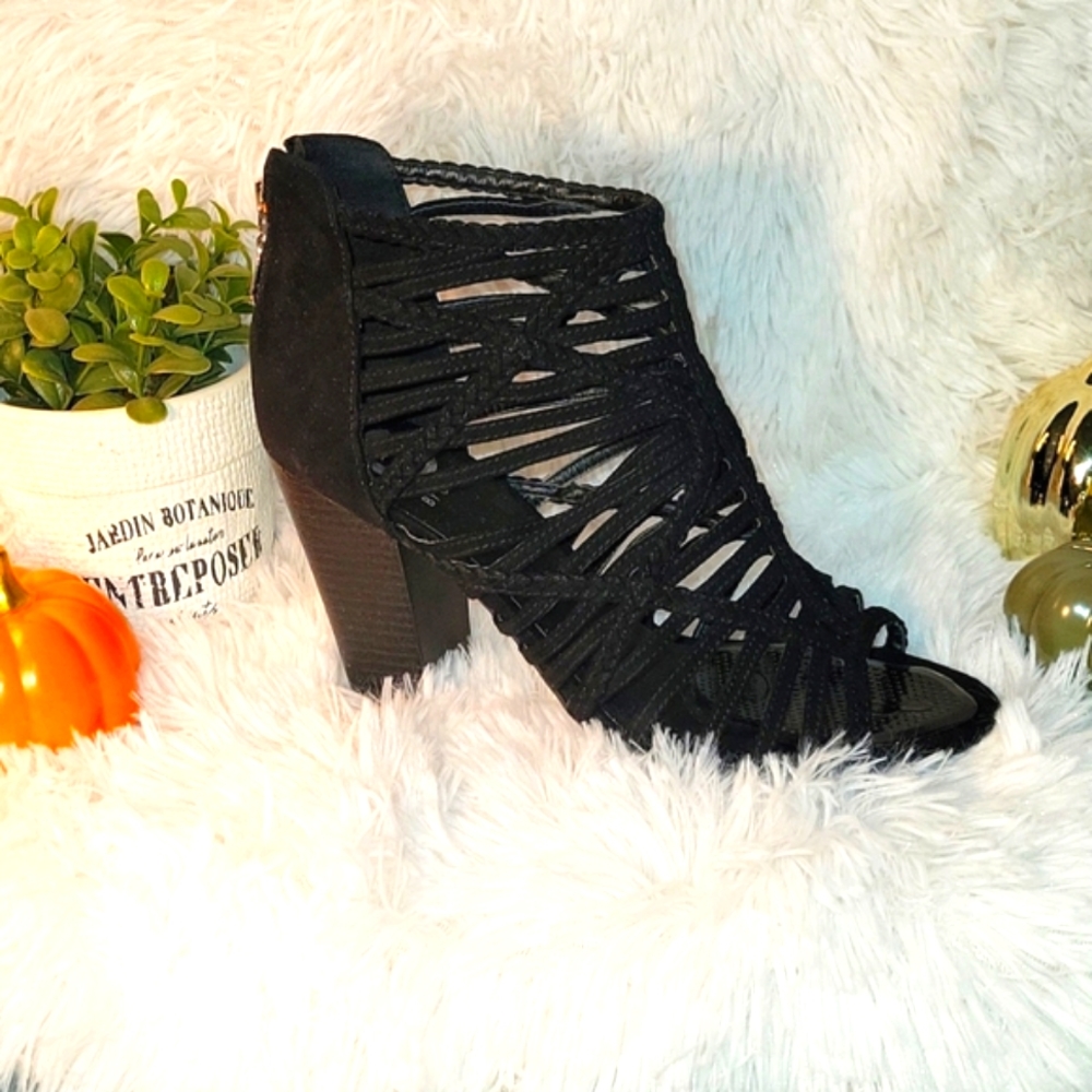 NWOT - G by Guess- Black Heels 9